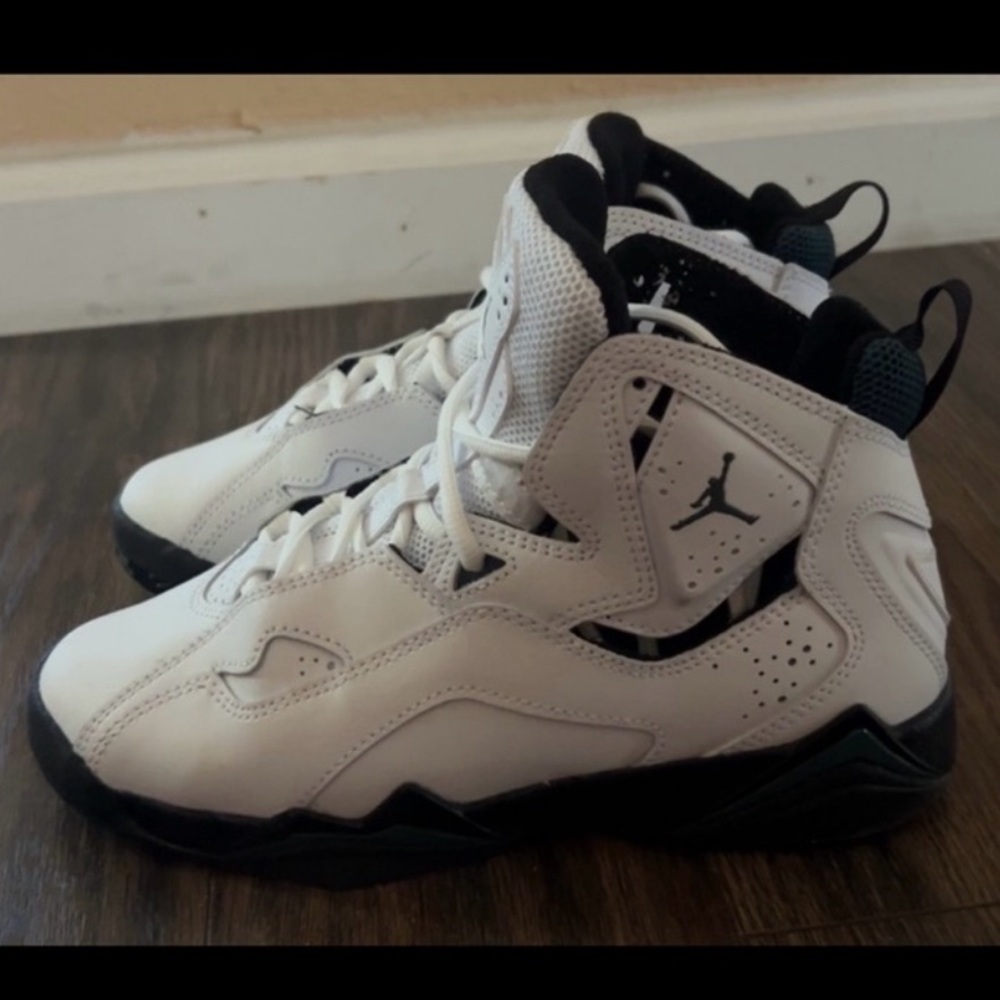 Jordan True Flights - Picture 2 of 6